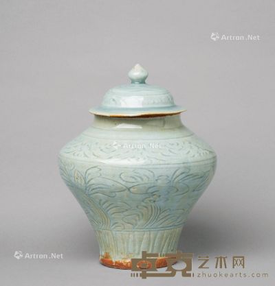 明代 龙泉窑花卉纹盖罐 高27cm