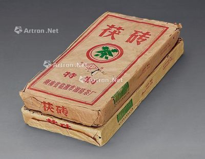 2002年 临湘（湘骆）茶厂1.4公斤黑茶砖 （两片）