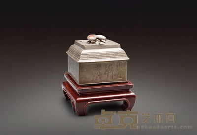 清代 花卉纹锡方盒 带座 7×7.6cm