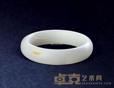 仵子辉 白玉雕素手镯 直径5.8cm；宽1.6cm