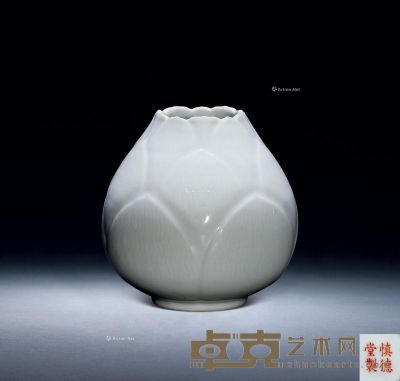 清道光 白釉莲花形水盂 高8cm