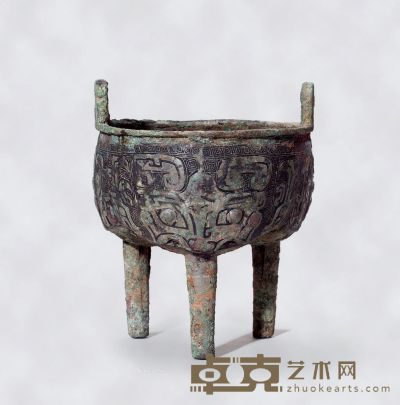 商晚期 公元前12至11世纪 铸青铜饕餮纹鬲鼎 耳距15cm