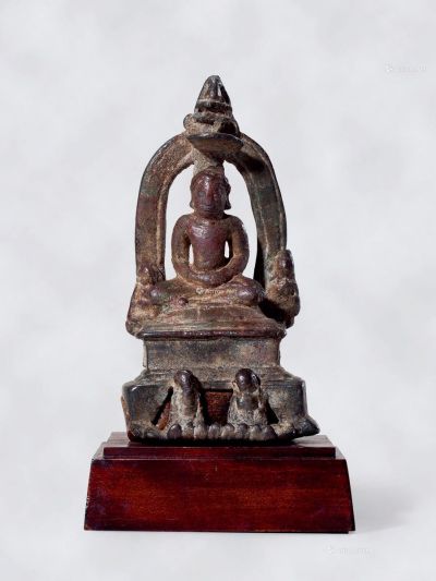 西元7/8世纪 印度比哈尔 铸合金铜禅定印耆那教圣人坐像