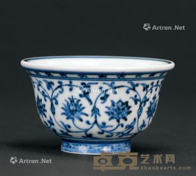 清 青花缠枝花纹压手杯 直径9cm；高5.4cm