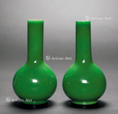 清 绿色料器瓶 （一对）