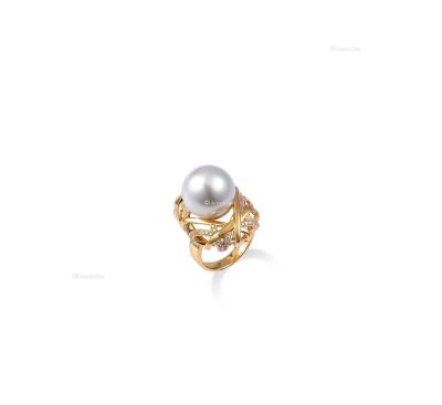 白色珍珠配钻石戒指