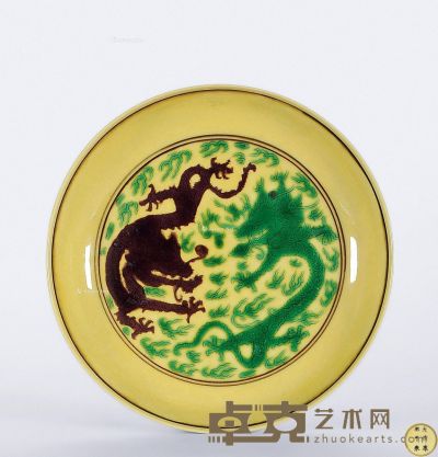 清康熙 黄地紫绿双龙戏珠盘 直径14cm