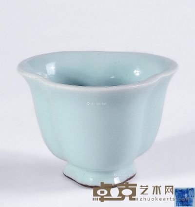 清乾隆 粉青釉海棠杯 高9.5cm