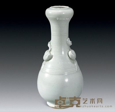 清 青釉桃纹耳蒜头瓶 高26.8cm