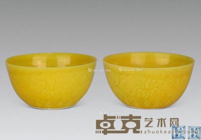 黄釉暗刻莲花纹杯 （一对） 高4.2cm