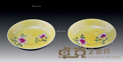 民国 黄地轧道花卉盘 （一对） 直径14cm×2