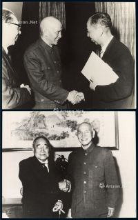 P 1957年台湾励志社拍摄蒋介石与到访台湾的日本首相岸信介合影、1964年战后日本第一任首相吉田茂于1964年2月24-26日访问台湾时与蒋介石合影新闻照片各一张