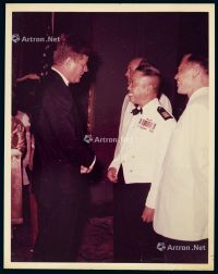 P 1961年赖名汤将军与肯尼迪总统合影一张