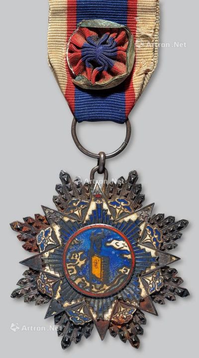 民国时期国民政府第一版四等云麾勋章一枚
