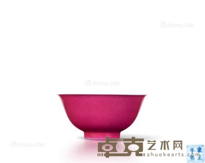 清雍正 胭脂红釉暗刻云龙纹碗 直径9.6cm