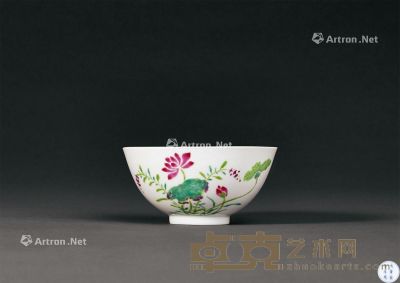 清雍正 粉彩飞蝶香荷图小碗 直径9.2cm