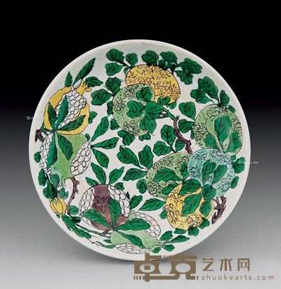 清康熙 素三彩暗刻龙纹瑞果图盘 直径24.9cm