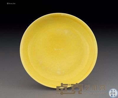 明正德 娇黄釉盘 直径21.2cm