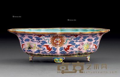 清乾隆 粉地粉彩云蝠八宝纹花盆 长23.5cm