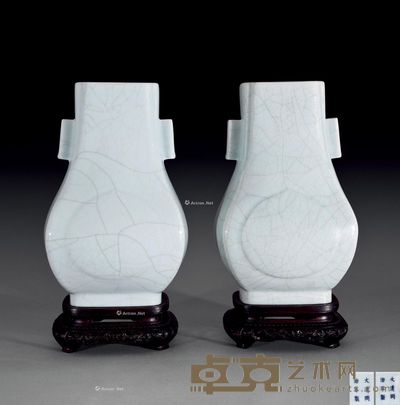 清同治 粉青釉贯耳瓶 （二件） 高30.5cm