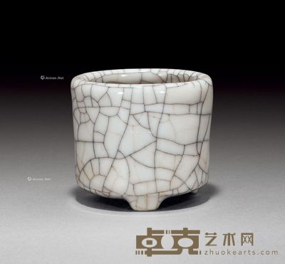 清雍正 仿哥釉筒式三足小炉 直径6.6cm
