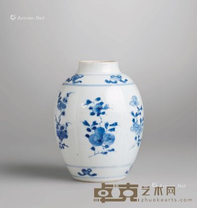 清代 青花花卉纹瓜棱罐 高13.3cm