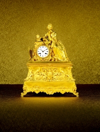 铜鎏金仕女炉台钟