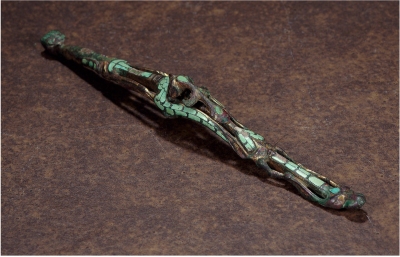 战国·铜鎏金嵌绿松石错银镂雕带钩