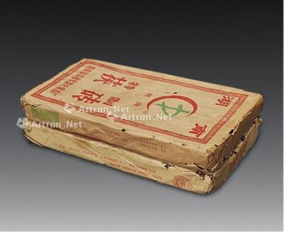 2005年临湘（桃林）茶厂1.4公斤黑茶砖2块