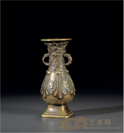 清·铜雕璎珞纹凈水瓶 高：15.5cm