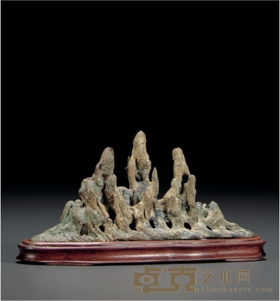 明·铜镂空雕三山形笔架 长:11.5cm 高:5.5cm