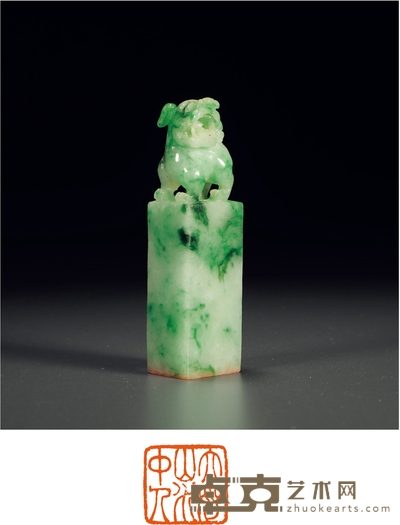 清·翡翠雕兽钮印章 高:10cm 长:2.5cm 宽:2.5cm