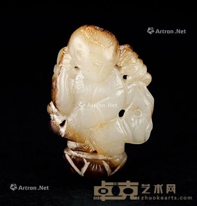 宋 黄白玉带皮雕童子站莲抱荷图 5cm
