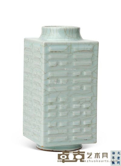 清同治 豆青釉八卦琮式瓶 高28cm