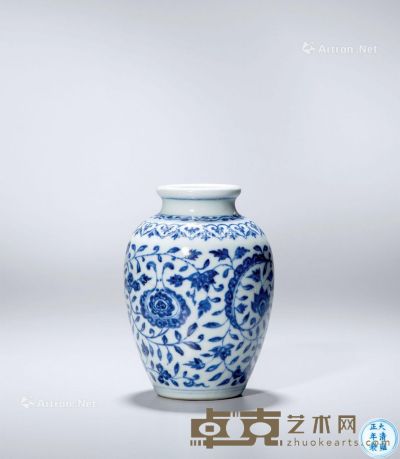 清雍正 青花缠枝花卉纹罐 高10.9cm