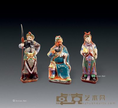 民国 粉彩“关平捧印”立像 （一套） 高23-27cm