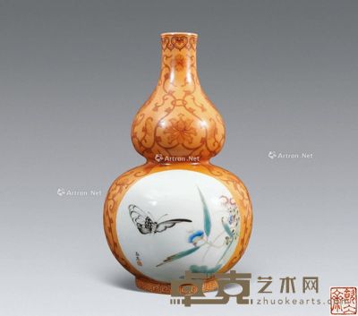 珊瑚红开窗花鸟葫芦瓶 高21cm