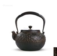 明治时期 大国造葡萄纹铁壶
