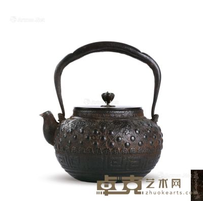 明治时期 大国造葡萄纹铁壶 高12.5cm