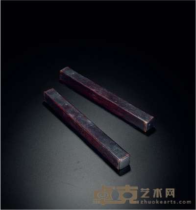 清·红木镇纸一对 数量:2
高:2.4cm 长:24.4cm 宽:2.4cm