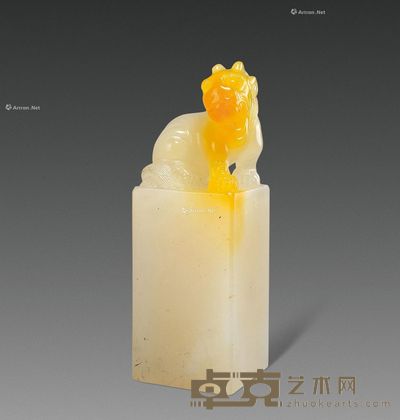 潘惊石雕双色荔枝瑞兽钮章 2.5×2.5×7.3cm