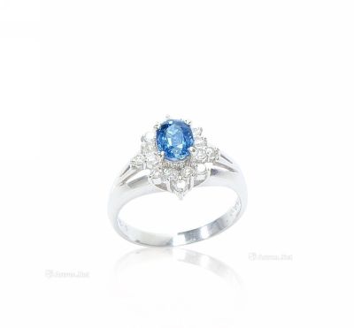 天然蓝宝石配钻石戒指