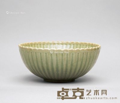 元代 龙泉窑菊瓣纹大碗 高14cm；直径31.5cm