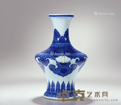 清雍正 青花如意云肩纹贴花蝴蝶耳撇口尊 高35cm