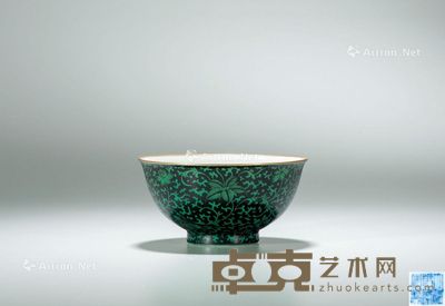 清乾隆 墨地绿彩缠枝花卉纹碗 直径11.9cm