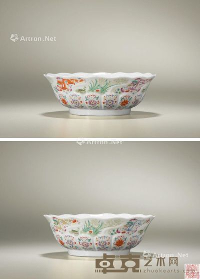 清嘉庆 粉彩模印莲瓣开光花卉衔芝龙纹出筋花口碗 直径18.5cm