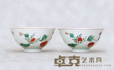 清 康熙窑 豆青釉地五彩折枝花果纹碗 （一对） 口径11.9cm