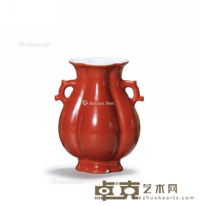 清   雍正/乾隆 珊蝴红釉双耳海棠式小尊 高10.5cm