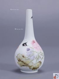 80年代 粉彩蝴蝶花卉胆瓶