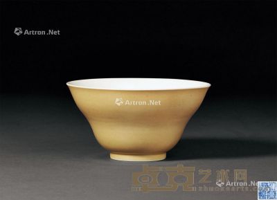 清乾隆 米黄釉折腰碗 直径15.7cm
